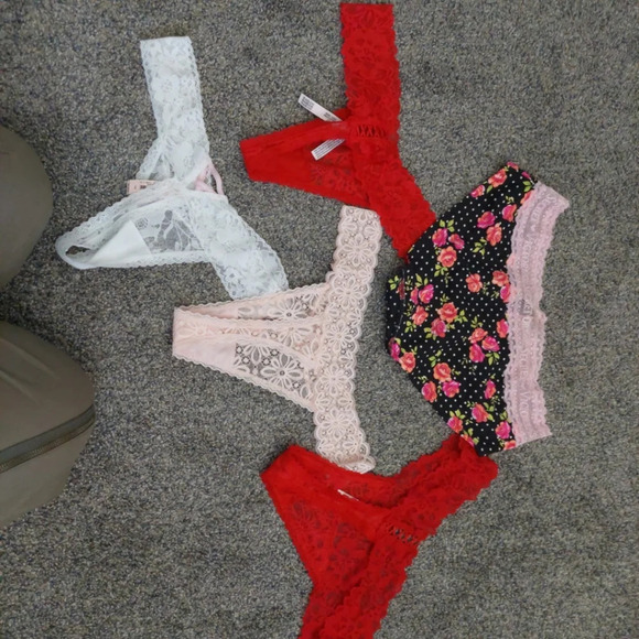 5 Victoria's Secret pantie bundle Large - Picture 3 of 8